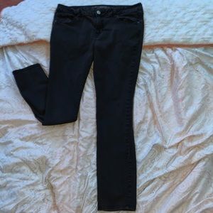 american eagle skinny jeans.  worn like twice. no holes pretty good condition.